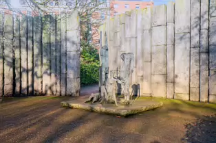 THIS FAMINE MEMORIAL WAS CREATED BY EDWARD DELANEY [LOCATED IN STEPHEN'S GREEN DUBLIN]-248235-1