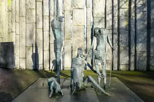 THIS FAMINE MEMORIAL WAS CREATED BY EDWARD DELANEY [LOCATED IN STEPHEN'S GREEN DUBLIN]-248238-1