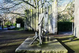THIS FAMINE MEMORIAL WAS CREATED BY EDWARD DELANEY [LOCATED IN STEPHEN'S GREEN DUBLIN]-248241-1