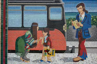 THE MURALS AND MOSAICS AT BRAY DALY TRAIN STATION [PHOTOGRAPHED 7 MAY 2025]-250713-1