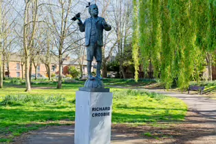 MEMORIAL TO RICHARD CROSBIE THE BALLOONIST [RANELAGH GARDENS]-249173-1
