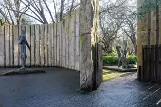 STATUE OF WOLFE TONE BY EDWARD DELANEY [WAS THE TARGET OF AN EXPLOSION]-248260-1