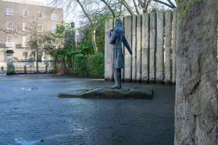 STATUE OF WOLFE TONE BY EDWARD DELANEY [WAS THE TARGET OF AN EXPLOSION]-248263-1