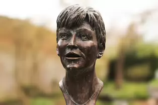 ONCE AGAIN I HAVE PHOTOGRAPHED THIS MEMORIAL TO VERONICA GUERIN [DUBLIN CASTLE]-248542-1