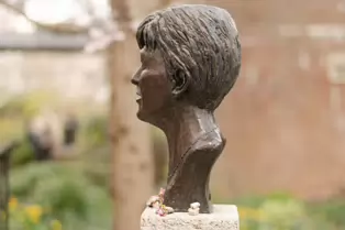 ONCE AGAIN I HAVE PHOTOGRAPHED THIS MEMORIAL TO VERONICA GUERIN [DUBLIN CASTLE]-248545-1