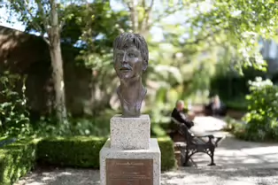 VERONICA GUERIN STATUE PHOTOGRAPHED USING A LEICA Q3 [DUBLIN CASTLE 15 MAY 2025]-251240-1
