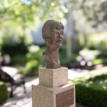 VERONICA GUERIN The Veronica Guerin Statue, a bronze bust located in the Memorial Garden at Dublin Castle, serves as a poignant tribute...