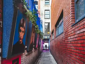 STREET ART AT CRAMPTON COURT A NARROW LANE IN TEMPLE BAR [IT HAS NOT BEEN RENAMED LOVE LANE]-247666-1