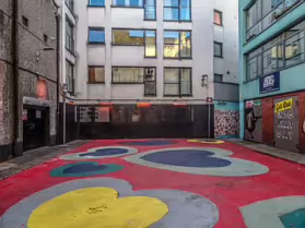 STREET ART AT CRAMPTON COURT A NARROW LANE IN TEMPLE BAR [IT HAS NOT BEEN RENAMED LOVE LANE]-247672-1