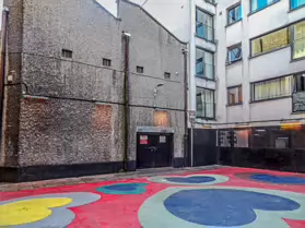 STREET ART AT CRAMPTON COURT A NARROW LANE IN TEMPLE BAR [IT HAS NOT BEEN RENAMED LOVE LANE]-247674-1