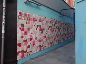 STREET ART AT CRAMPTON COURT A NARROW LANE IN TEMPLE BAR [IT HAS NOT BEEN RENAMED LOVE LANE]-247676-1
