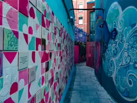 STREET ART AT CRAMPTON COURT A NARROW LANE IN TEMPLE BAR [IT HAS NOT BEEN RENAMED LOVE LANE]-247679-1