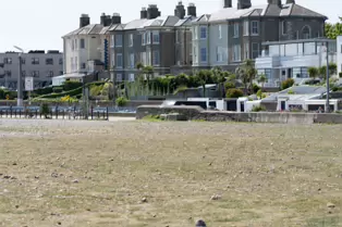 THE HARBOUR END OF STRAND ROAD IN BRAY [7 MAY 2025]-250796-1