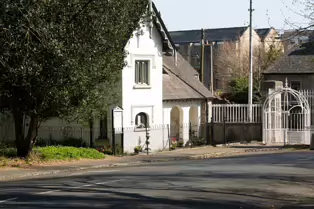 THE ISLANDBRIDGE GATE LODGE [PHOENIX PARK]-249342-1
