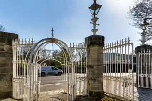 THE ISLANDBRIDGE GATE LODGE [PHOENIX PARK]-249347-1