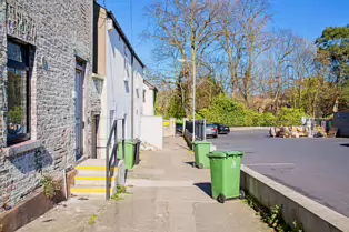 YOU CAN ACCESS RANELAGH GARDENS PARK VIA TEMPLE PLACE [PHOTOGRAPHED 6 APRIL 2025]-249264-1