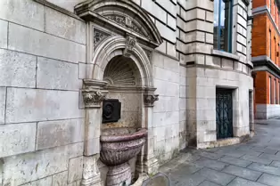 I BET THAT YOU NEVER NOTICED THIS WATER FOUNTAIN ON LORD EDWARD STREET [AT THE RATES OFFICE BESIDE CITY HALL]-249669-1