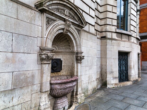 WATER FOUNTAIN ON LORD EDWARD STREET Georgian Grandeur and Financial Ruin: The Story of Newcomen Bank and its Architect The distinguished building on Lord...