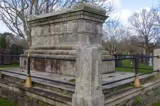 SARCOPHAGUS STYLED BURIAL PLOTS IN GLASNEVIN CEMETERY [FEBRUARY 2025]-248247-1