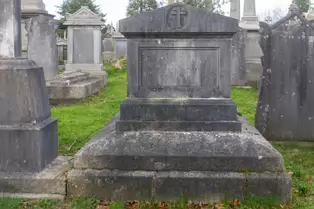 SARCOPHAGUS STYLED BURIAL PLOTS IN GLASNEVIN CEMETERY [FEBRUARY 2025]-248250-1