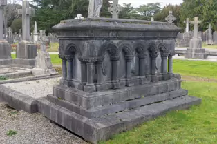 THE SECONDARY CIRCLE OF VAULTS [GLASNEVIN CEMETERY IN DUBLIN]-247918-1