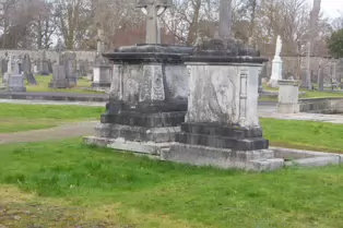THE SECONDARY CIRCLE OF VAULTS [GLASNEVIN CEMETERY IN DUBLIN]-247923-1