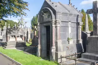 THE SECONDARY CIRCLE OF VAULTS [GLASNEVIN CEMETERY IN DUBLIN]-247934-1