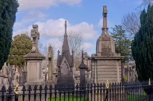 GLASNEVIN CEMETERY IS NOW A MAJOR TOURIST ATTRACTION [THE MUSEUM OPENED ABOUT FIFTEEN YEARS AGO]-248278-1