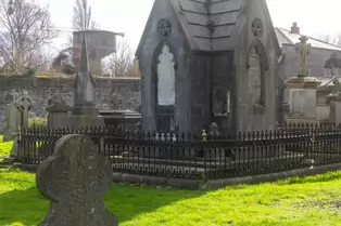 GLASNEVIN CEMETERY IS NOW A MAJOR TOURIST ATTRACTION [THE MUSEUM OPENED ABOUT FIFTEEN YEARS AGO]-248283-1