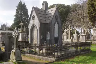 GLASNEVIN CEMETERY IS NOW A MAJOR TOURIST ATTRACTION [THE MUSEUM OPENED ABOUT FIFTEEN YEARS AGO]-248284-1