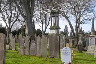 GLASNEVIN CEMETERY IS NOW A MAJOR TOURIST ATTRACTION [THE MUSEUM OPENED ABOUT FIFTEEN YEARS AGO]-248286-1