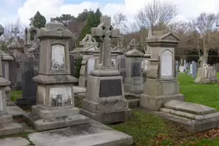 GLASNEVIN CEMETERY IS NOW A MAJOR TOURIST ATTRACTION [THE MUSEUM OPENED ABOUT FIFTEEN YEARS AGO]-248293-1