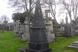 GLASNEVIN CEMETERY IS NOW A MAJOR TOURIST ATTRACTION [THE MUSEUM OPENED ABOUT FIFTEEN YEARS AGO]-248294-1