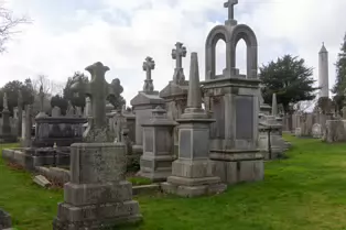 GLASNEVIN CEMETERY IS NOW A MAJOR TOURIST ATTRACTION [THE MUSEUM OPENED ABOUT FIFTEEN YEARS AGO]-248296-1