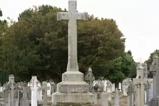 AN UNPLANNED VISIT TO DEANSGRANGE CEMETERY [I USED A VOIGTLANDER LENS]-246909-1