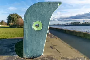 THE WIND SHELTERS AND THE BANDSTAND ALONG CLONTARF PROMENADE [REMAIN AS A TRIBUTE TO HERBERT SIMMS]-246826-1