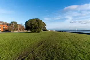 THE WIND SHELTERS AND THE BANDSTAND ALONG CLONTARF PROMENADE [REMAIN AS A TRIBUTE TO HERBERT SIMMS]-246831-1