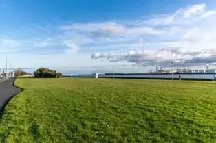 THE WIND SHELTERS AND THE BANDSTAND ALONG CLONTARF PROMENADE [REMAIN AS A TRIBUTE TO HERBERT SIMMS]-246833-1