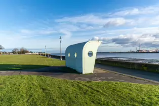 THE WIND SHELTERS AND THE BANDSTAND ALONG CLONTARF PROMENADE [REMAIN AS A TRIBUTE TO HERBERT SIMMS]-246834-1
