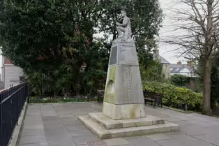 IRISH VOLUNTEERS MEMORIAL AT BLAQUIERE BRIDGE AND THE OLD STATE CINEMA [THE ORIGINAL RIFLE WAS BRONZE RATHER THAN STONE]-250144-1
