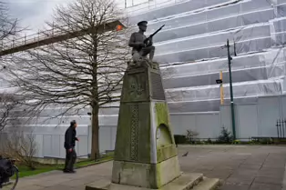 IRISH VOLUNTEERS MEMORIAL AT BLAQUIERE BRIDGE AND THE OLD STATE CINEMA [THE ORIGINAL RIFLE WAS BRONZE RATHER THAN STONE]-250148-1
