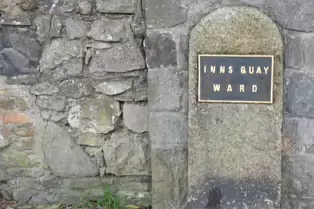 IRISH VOLUNTEERS MEMORIAL AT BLAQUIERE BRIDGE AND THE OLD STATE CINEMA [THE ORIGINAL RIFLE WAS BRONZE RATHER THAN STONE]-250150-1