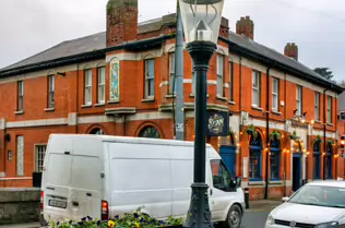 WHEN DID THE BRIDGE INN CLOSE AND WHEN DID IT REOPEN AS SEAN'S [CHAPELIZOD ON THE SOUTHSIDE OF THE ANNA LIVIA BRIDGE]-246572-1