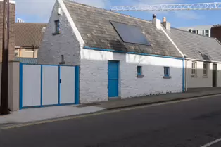 28 BROOKFIELD ROAD IN KILMAINHAM [A HISTORIC COTTAGE IN THE SHADOW OF A HUGE NEW HOSPITAL]-247813-1
