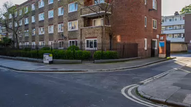 HENRIETTA PLACE AND HENRIETTA STREET [FIRST DAY USING MY FUJI GFX100RF]-250214-1