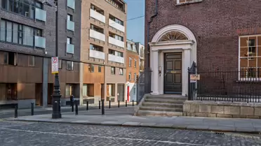 HENRIETTA PLACE AND HENRIETTA STREET [FIRST DAY USING MY FUJI GFX100RF]-250221-1