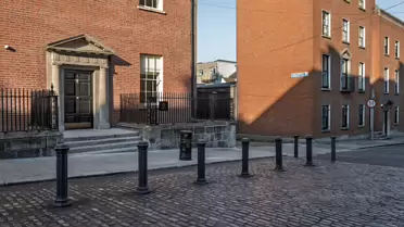 HENRIETTA PLACE AND HENRIETTA STREET [FIRST DAY USING MY FUJI GFX100RF]-250224-1