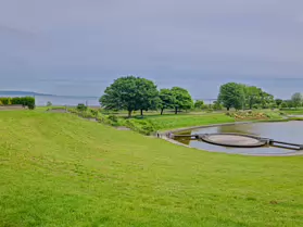 BLACKROCK PARK AMPHITHEATRE [MANY CLAIM THAT BOB GELDOF AND THE BOOMTOWN RATS PERFORMED HERE]-251700-1