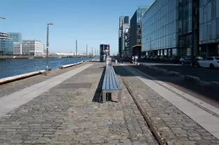 AN OLD DUBLINER WOULD UNDERSTAND THIS ART INSTALLATION BY JOHN KINDNESS [LOCATED ON SIR JOHN ROGERSON'S QUAY]-250983-1