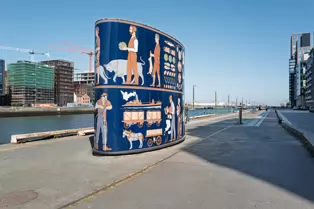 AN OLD DUBLINER WOULD UNDERSTAND THIS ART INSTALLATION BY JOHN KINDNESS [LOCATED ON SIR JOHN ROGERSON'S QUAY]-250985-1